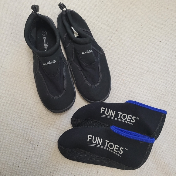 Aqua Socks and Fun Toes Bundle Fits A Ladies 7 or 7.5 - Picture 3 of 7